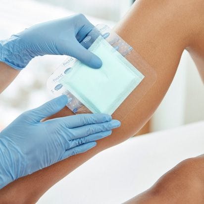 Zetuvit Plus Silicone Border 10 x 10 cm