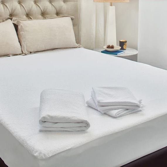 Comfortshield Gold Mattress Protector   607083 Queen 152x204cm 1800ml Waterproof White